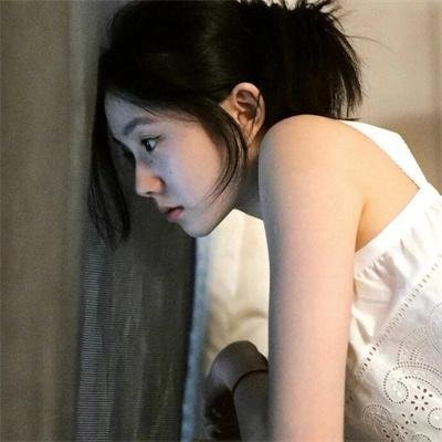色肉毒蝎女